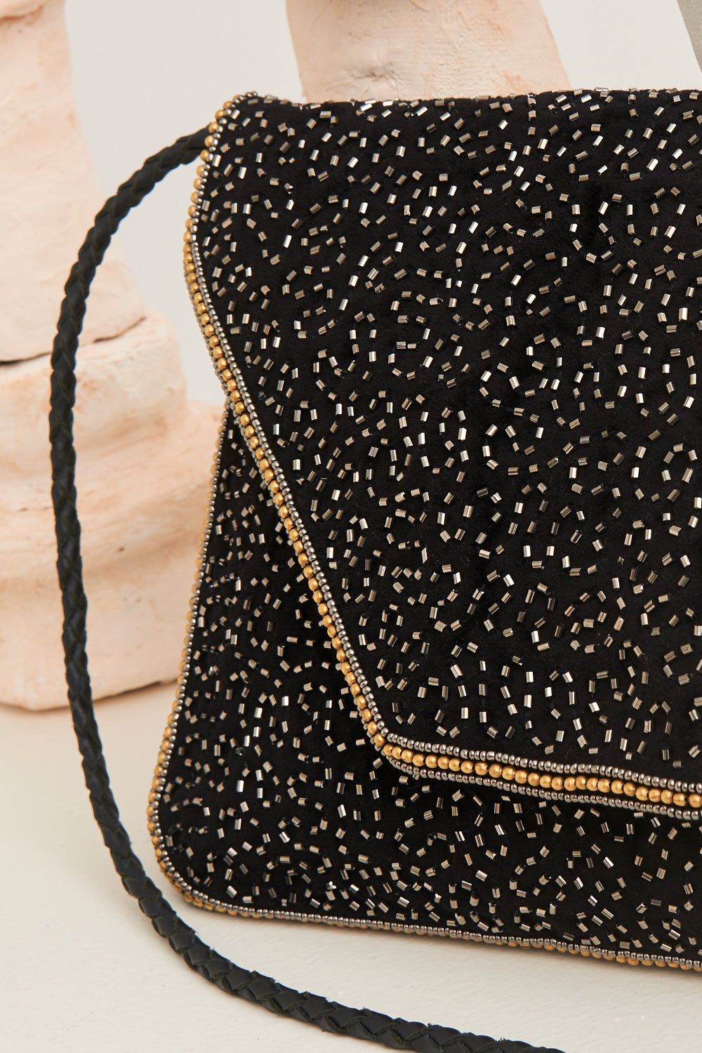 Pochette brodee de perles Wolvy Antik Batik Vintage