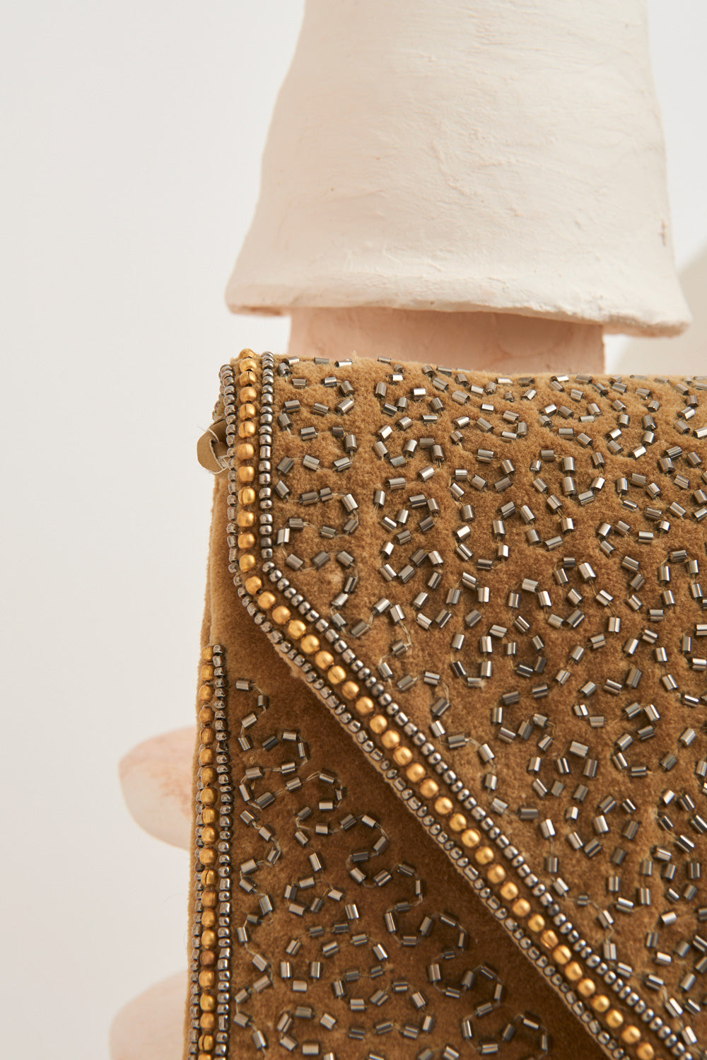 Pochette brodee de perles Wolvy Antik Batik Vintage