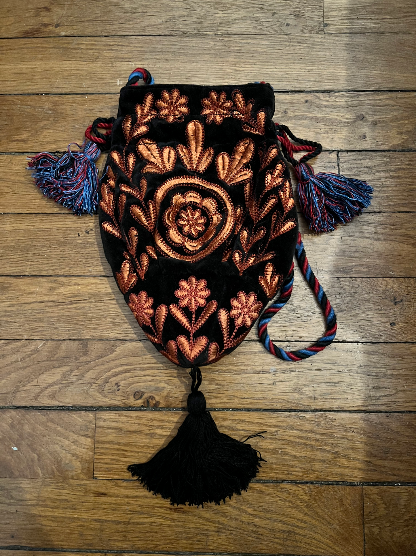 Sac seau brodé Ali