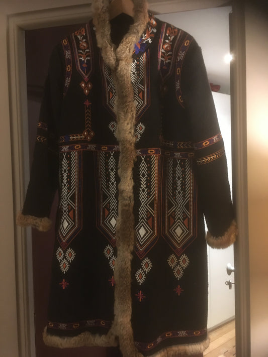 Manteau brodé
