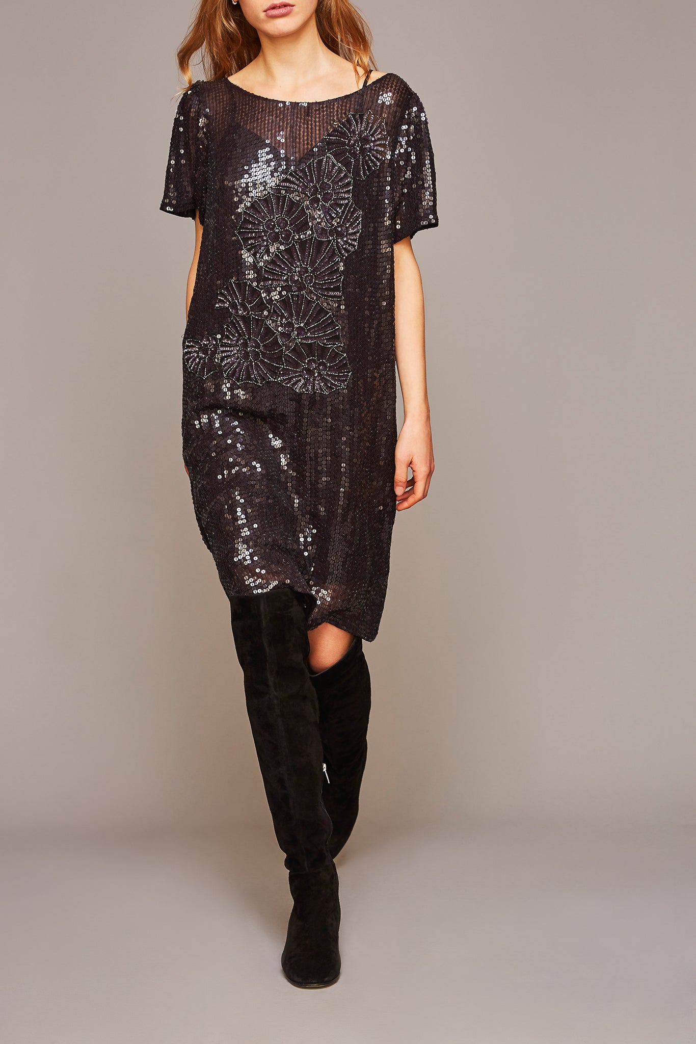 Robe mi-longue à sequins noirs Salima