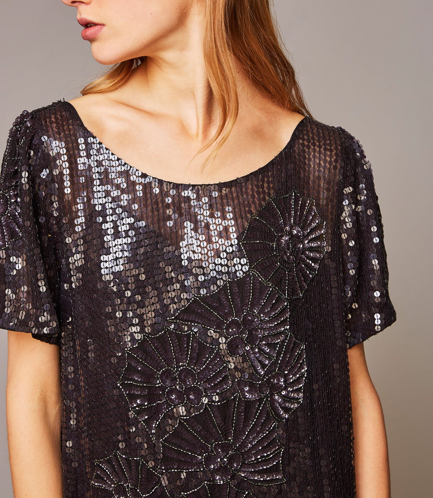 Robe mi-longue à sequins noirs Salima