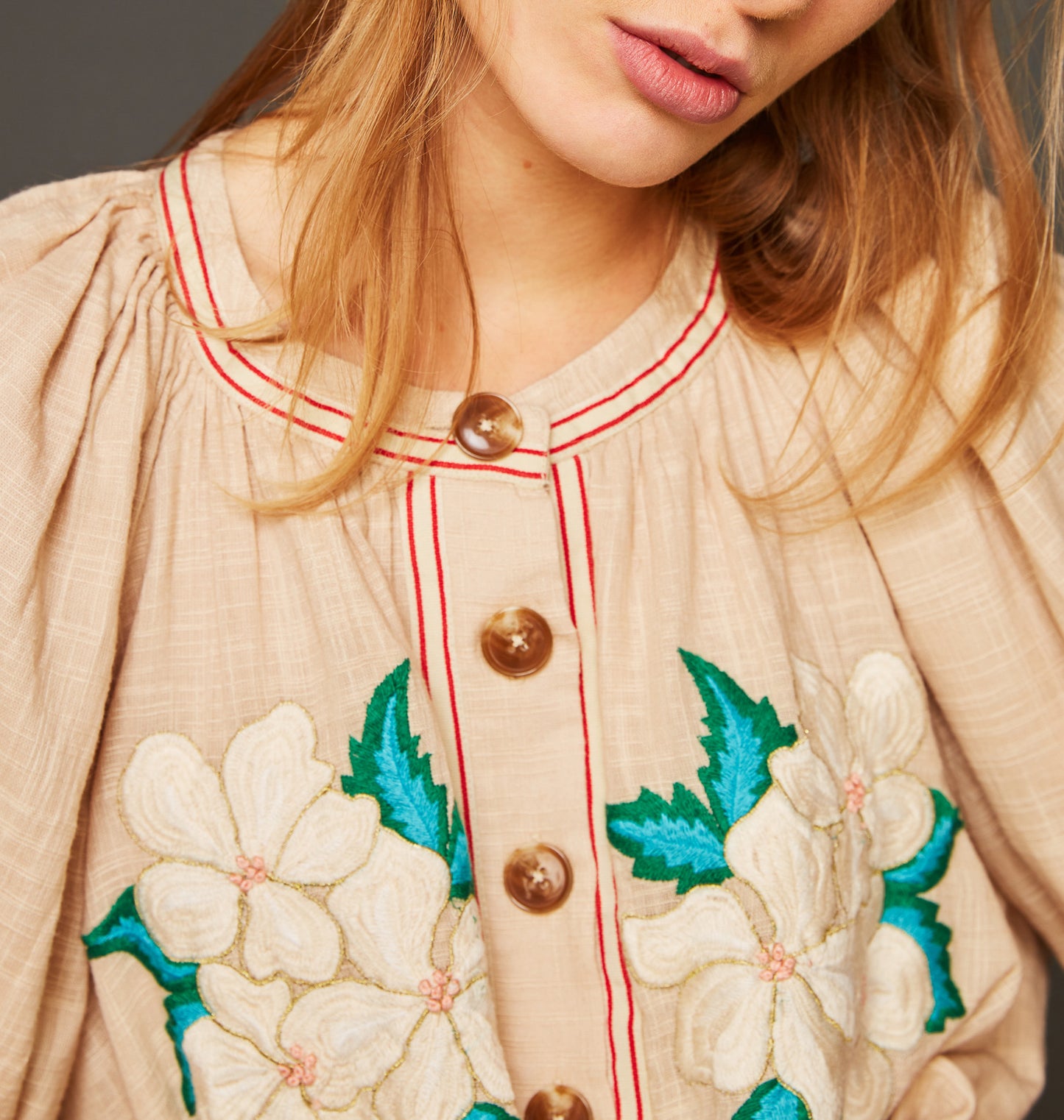 Blouse en coton brodée crème Zahid