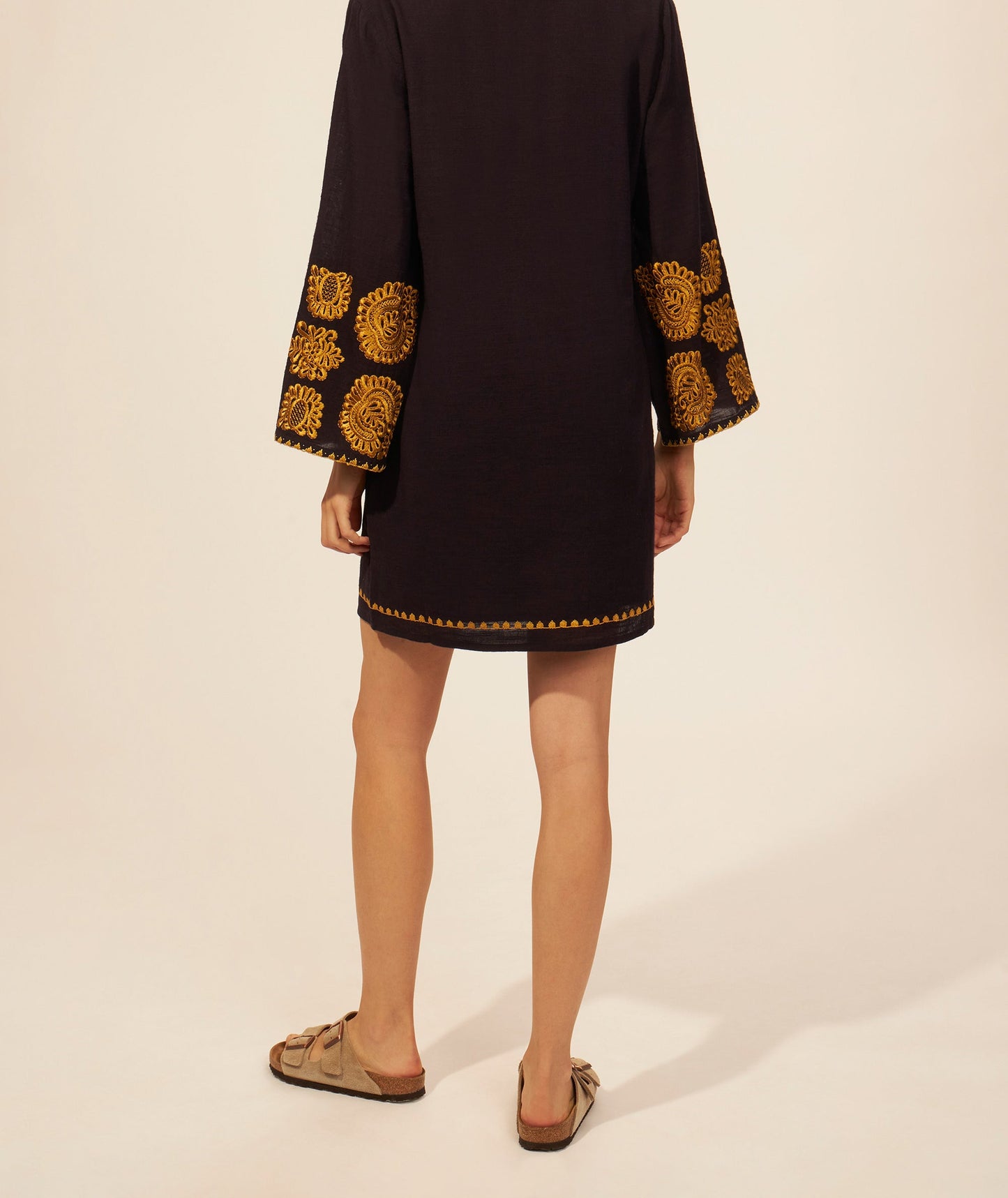 Robe courte brodée Togala