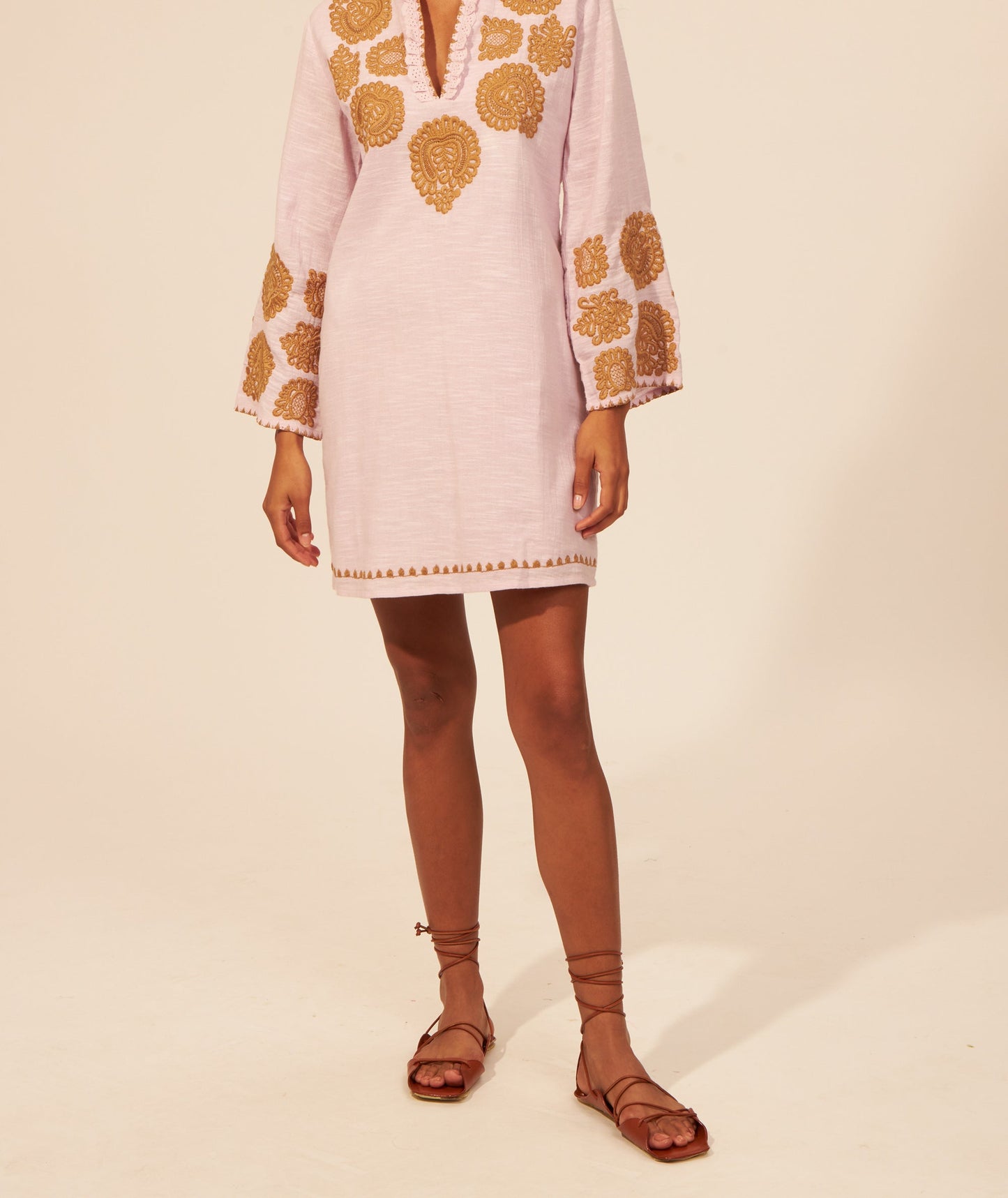 Robe courte brodée Togala