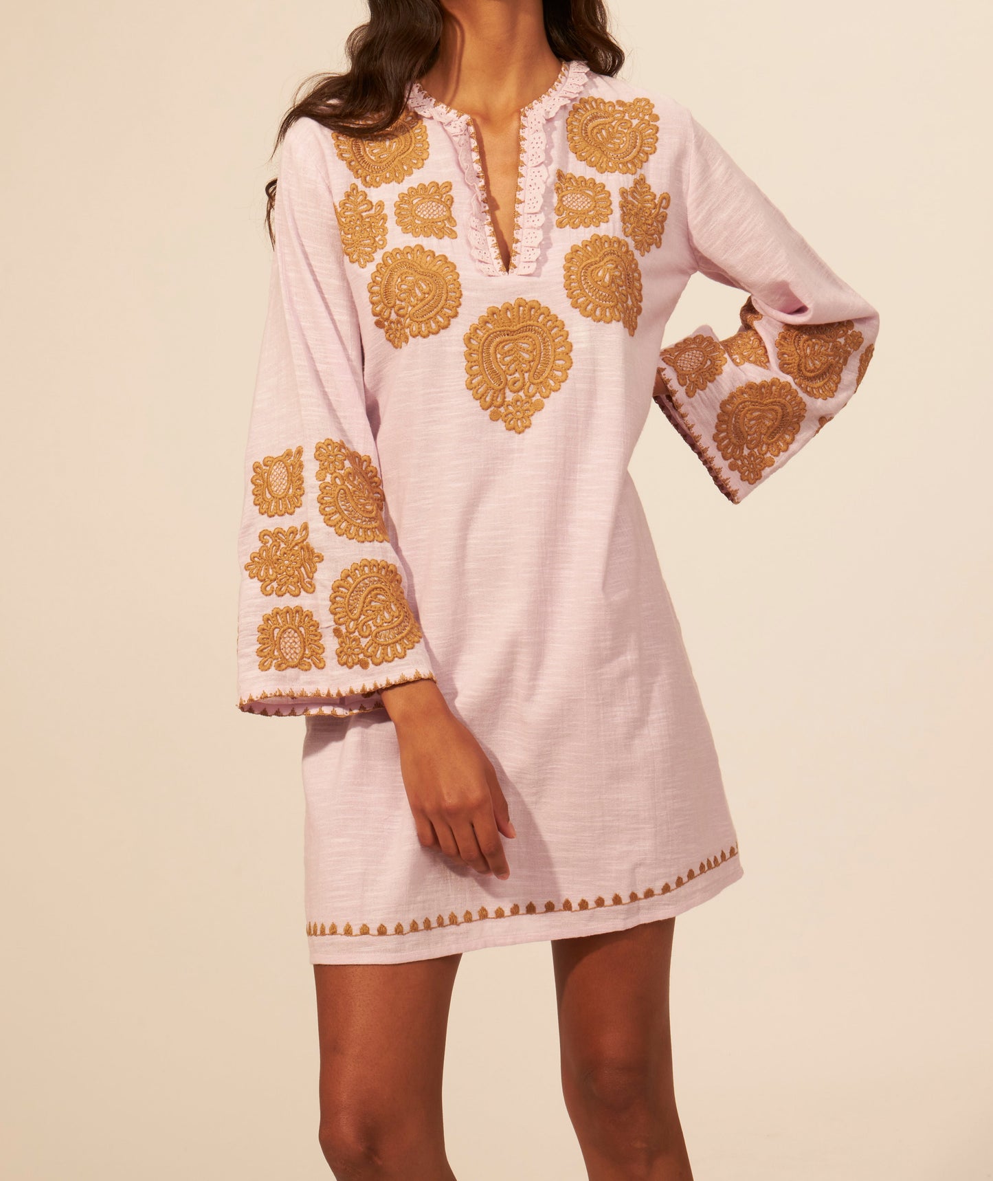 Robe courte brodée Togala