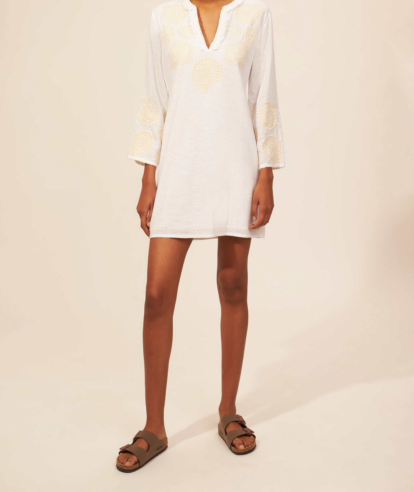 Robe courte brodée Togala