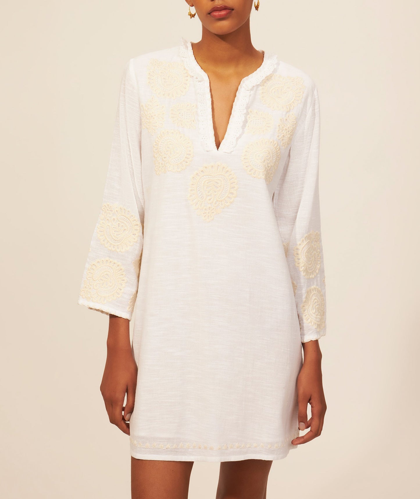 Robe courte brodée Togala